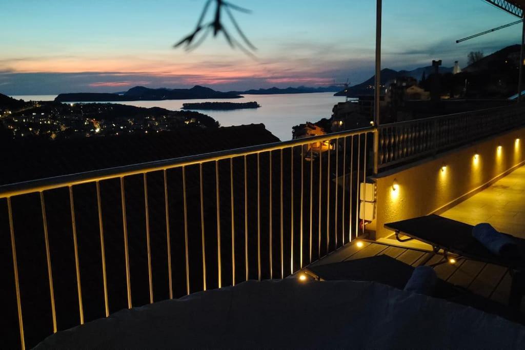 Kate'S Studio With An Amazing View Apartment Дубровник Екстериор снимка